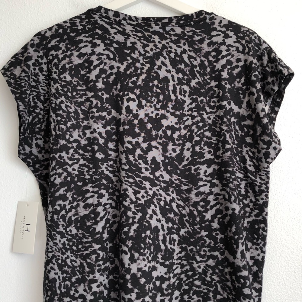 NWT H Halston Studio Black / Grey Abstract Animal Print Top Size XL - Picture 9 of 11